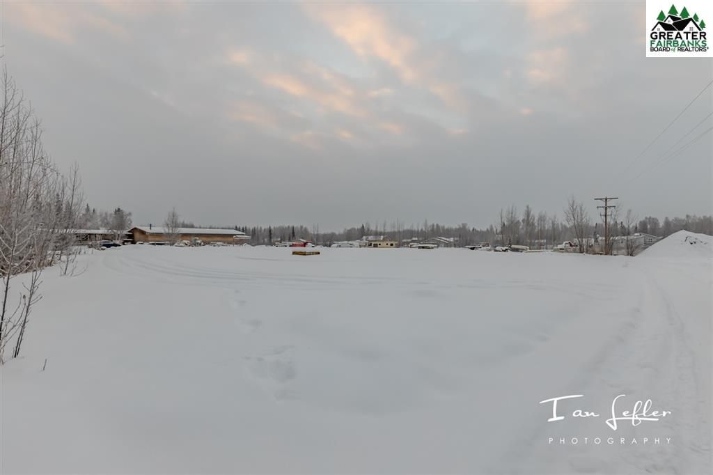 859 Lakloey Dr, North Pole, AK 99705